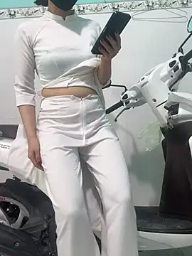 Snapshot of bi_biii chatting on May 2026 02:41:02 AM bi biii online show from May 2026 02:41:02 AM
