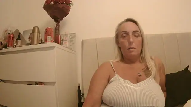 theblondecocklover online show from April 2026 08:17:01 PM