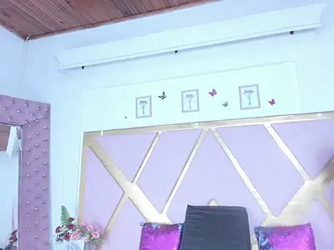 Snapshot of ShantallFoxxie chatting on December 2025 12:45:01 PM ShantallFoxxie online show from December 2025 12:45:01 PM