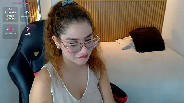SIENNA FOX4 online show from May 2026 01:05:02 PM