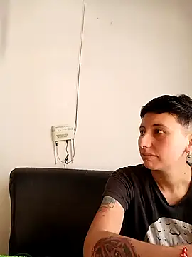 Snapshot of Mei_and_Gaby chatting on February 2026 04:06:01 PM Mei and Gaby online show from February 2026 04:06:01 PM