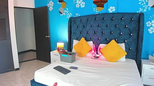 Snapshot of Issa_Clark01 chatting on February 2026 09:44:02 PM Issa Clark01 online show from February 2026 09:44:02 PM