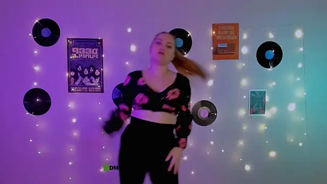 dina bloom  online show from February 2026 07:44:02 PM