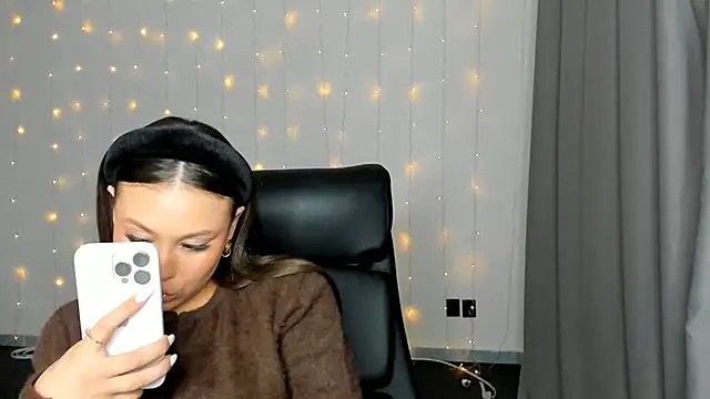 ArnitaAsma online show from December 2025 03:51:02 PM