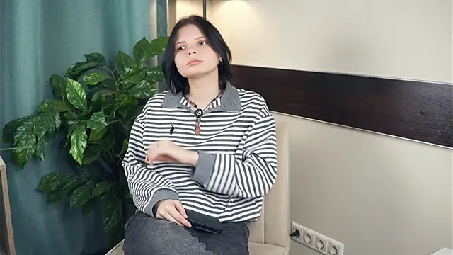 Snapshot of LurleneRanft chatting on December 2025 08:42:02 AM LurleneRanft online show from December 2025 08:42:02 AM