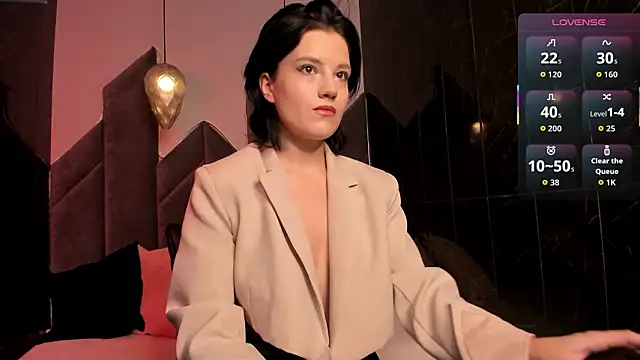 Snapshot of RowenMoon chatting on February 2026 09:46:01 PM RowenMoon online show from February 2026 09:46:01 PM