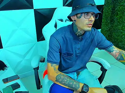 Boy tatto77 online show from January 2026 03:27:01 PM