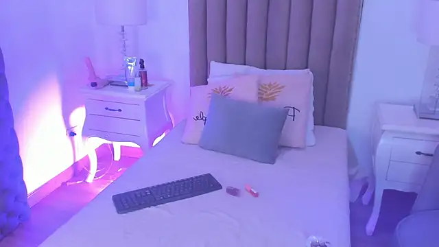 Snapshot of amber__ferrera chatting on February 2026 11:48:01 AM amber ferrera online show from February 2026 11:48:01 AM