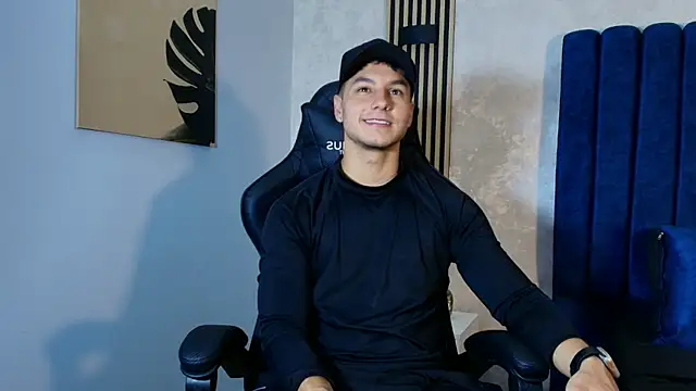 Noah Clarkk online show from May 2026 05:42:04 PM