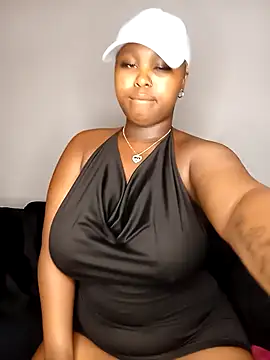 Snapshot of queen_serves chatting on December 2025 04:35:02 PM queen serves online show from December 2025 04:35:02 PM