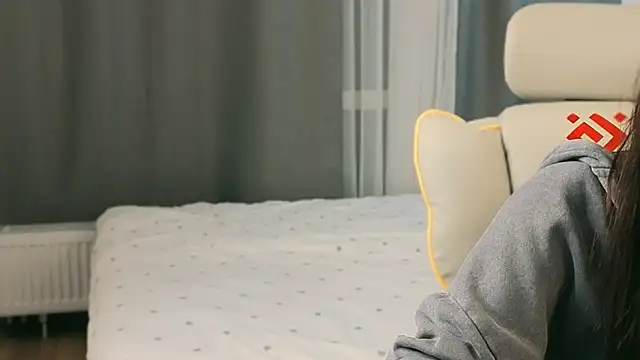 fallin lovee online show from February 2026 09:57:02 PM