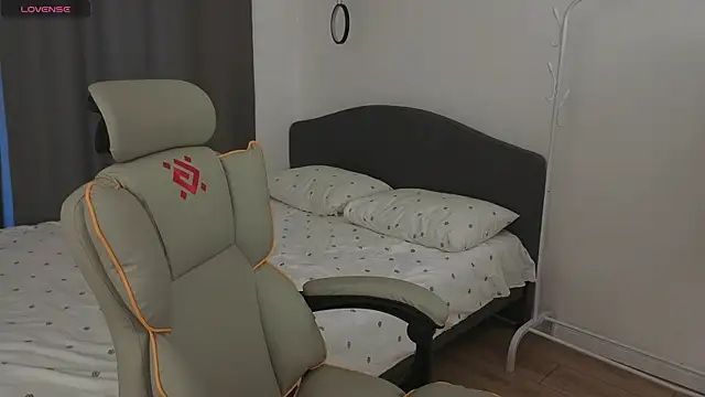 fallin lovee online show from March 2026 01:45:01 PM