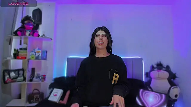 Emily pena online show from December 2025 07:53:01 PM