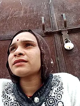 Snapshot of Bharti_thakurr chatting on December 2025 08:54:01 AM Bharti thakurr online show from December 2025 08:54:01 AM