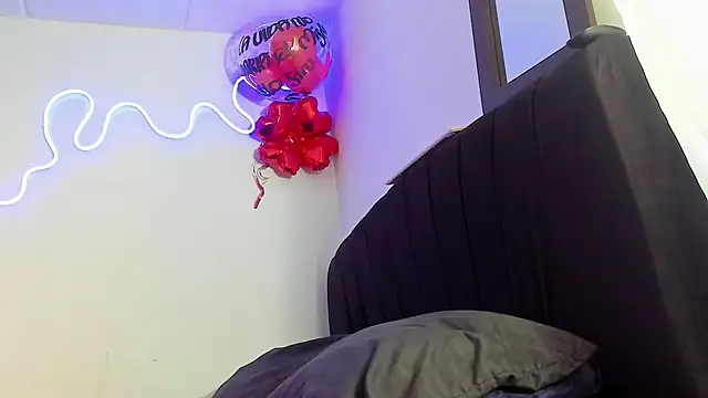 Snapshot of Lili_Evanss chatting on March 2026 06:25:02 PM Lili Evanss online show from March 2026 06:25:02 PM