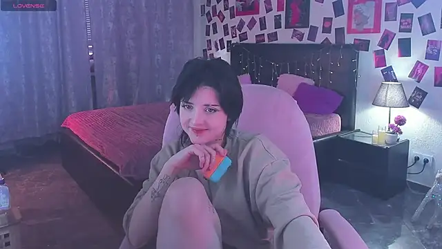 Snapshot of SarahShelby chatting on February 2026 11:27:02 AM SarahShelby online show from February 2026 11:27:02 AM