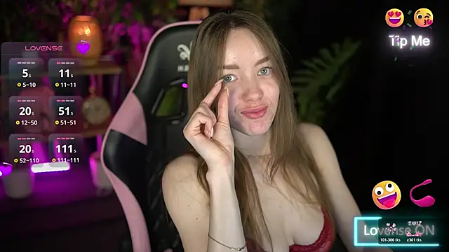 Snapshot of Velouraa chatting on December 2025 03:08:02 PM Velouraa online show from December 2025 03:08:02 PM