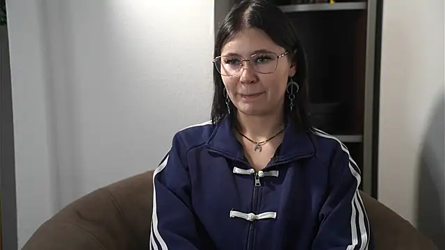 Snapshot of TienBobe chatting on December 2025 11:28:01 AM TienBobe online show from December 2025 11:28:01 AM