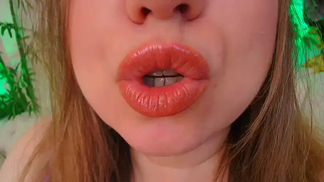 Snapshot of HappyLisa chatting on December 2024 08:44:01 AM HappyLisa online show from December 2024 08:44:01 AM