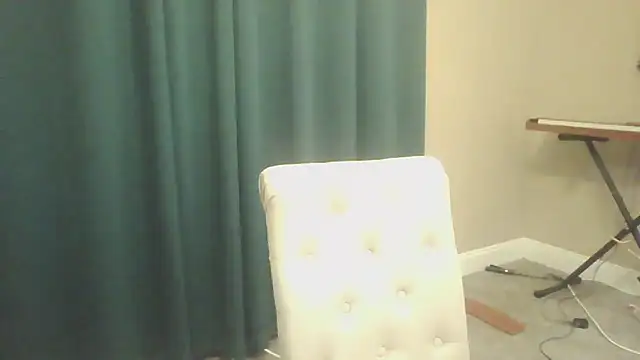 Snapshot of MaliaSkye chatting on December 2025 04:52:01 AM MaliaSkye online show from December 2025 04:52:01 AM