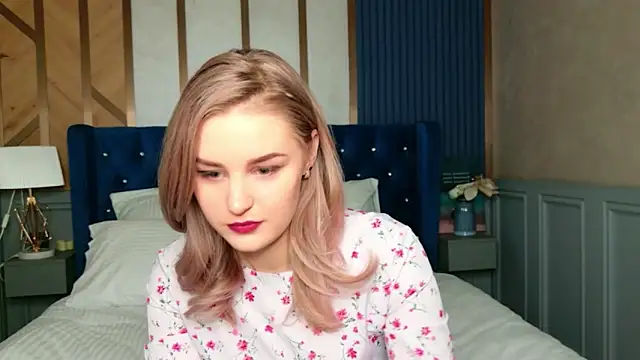 Molly Voss online show from January 2026 05:44:01 AM