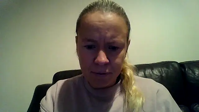 Snapshot of jennyblondeuk chatting on January 2026 04:45:01 PM jennyblondeuk online show from January 2026 04:45:01 PM