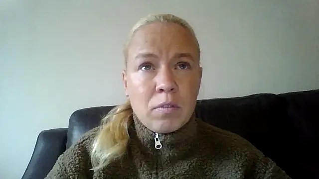 Snapshot of jennyblondeuk chatting on February 2026 03:27:02 PM jennyblondeuk online show from February 2026 03:27:02 PM