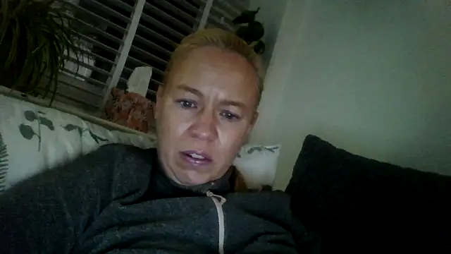 Snapshot of jennyblondeuk chatting on February 2026 08:57:02 PM jennyblondeuk online show from February 2026 08:57:02 PM