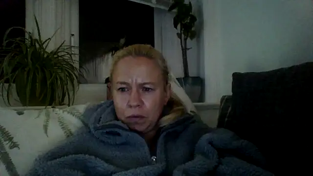 Snapshot of jennyblondeuk chatting on February 2026 07:20:01 PM jennyblondeuk online show from February 2026 07:20:01 PM