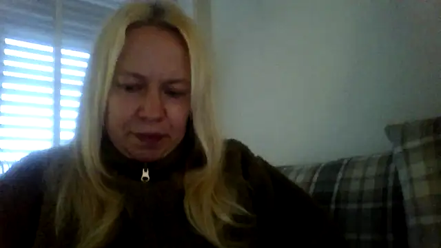 Snapshot of jennyblondeuk chatting on February 2026 05:25:01 PM jennyblondeuk online show from February 2026 05:25:01 PM