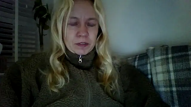 Snapshot of jennyblondeuk chatting on February 2026 09:24:02 PM jennyblondeuk online show from February 2026 09:24:02 PM