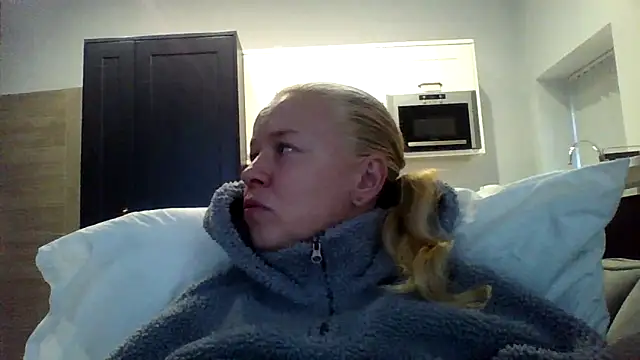 jennyblondeuk online show from April 2026 05:32:02 PM