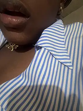 amorasecy online show from May 2026 04:02:01 PM