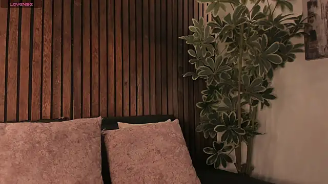 Lilith Sage  online show from April 2026 02:33:01 PM