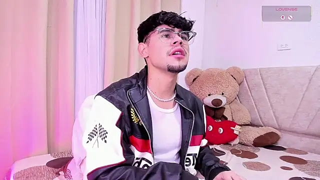 isaac saenzs online show from February 2026 12:42:01 PM