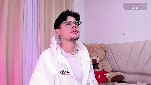 isaac saenzs online show from February 2026 08:05:01 PM