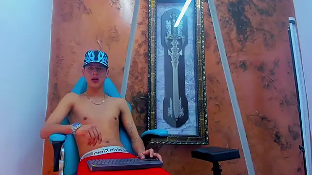 Snapshot of tommy_bigcock19_ chatting on December 2025 07:05:01 AM tommy bigcock19 online show from December 2025 07:05:01 AM