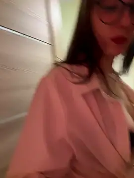 Snapshot of LuxBrunette_ chatting on March 2026 05:24:01 AM LuxBrunette online show from March 2026 05:24:01 AM