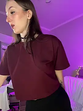 Snapshot of LuxBrunette_ chatting on April 2026 05:08:01 AM LuxBrunette online show from April 2026 05:08:01 AM