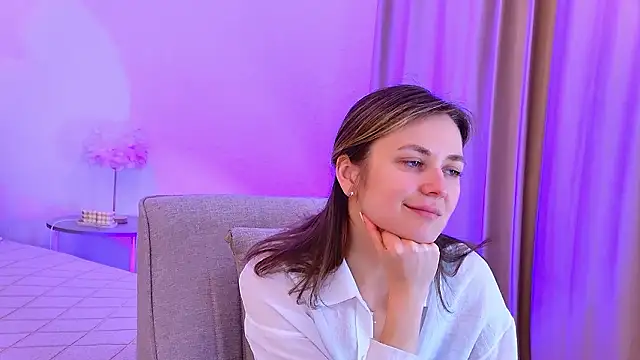 EmeraldGlow online show from March 2026 02:33:01 PM