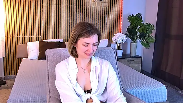EmeraldGlow online show from April 2026 02:44:02 PM