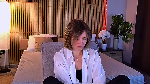 EmeraldGlow online show from May 2026 02:33:02 PM
