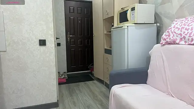 Scarlet cat online show from April 2026 12:29:02 PM