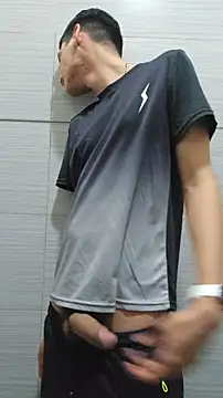 Snapshot of LeonS_20cm chatting on February 2026 10:29:01 PM LeonS 20cm online show from February 2026 10:29:01 PM