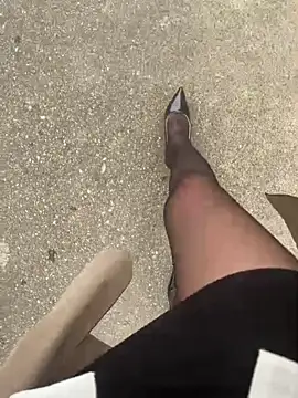 Molly-xiao online show from April 2026 06:47:02 AM