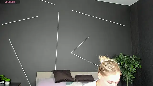 Snapshot of ChloeAlba chatting on May 2026 03:11:02 AM ChloeAlba online show from May 2026 03:11:02 AM