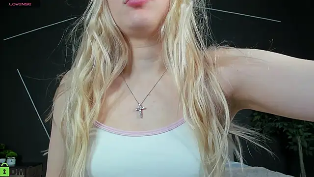 Snapshot of ChloeAlba chatting on May 2026 03:11:02 AM ChloeAlba online show from May 2026 03:11:02 AM