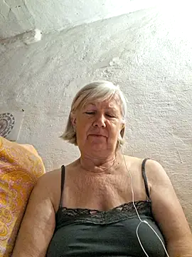 KlaudiaDarling online show from June 2026 06:33:02 PM