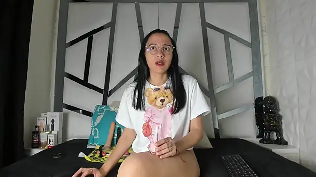 Lunahot68 online show from April 2026 02:48:02 AM