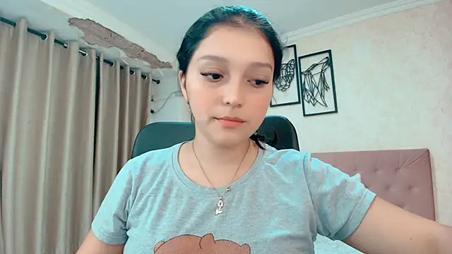 littlemolly walcott online show from April 2026 12:27:01 AM